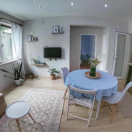 Into The Blue, 4 Guests, 5 Min Away From The Apartament *