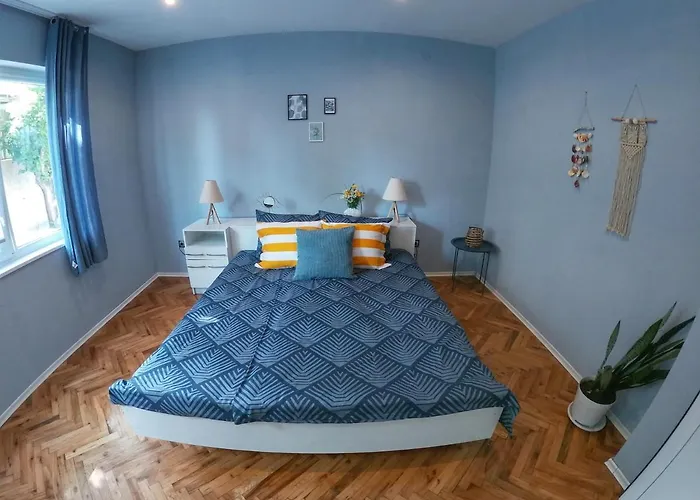 Into The Blue, 4 Guests, 5 Min Away From The Apartment *