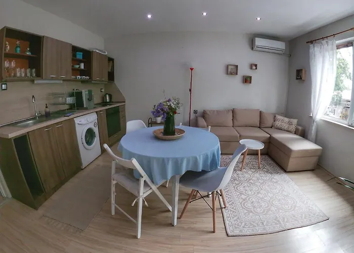 Into The Blue, 4 Guests, 5 Min Away From The Apartment