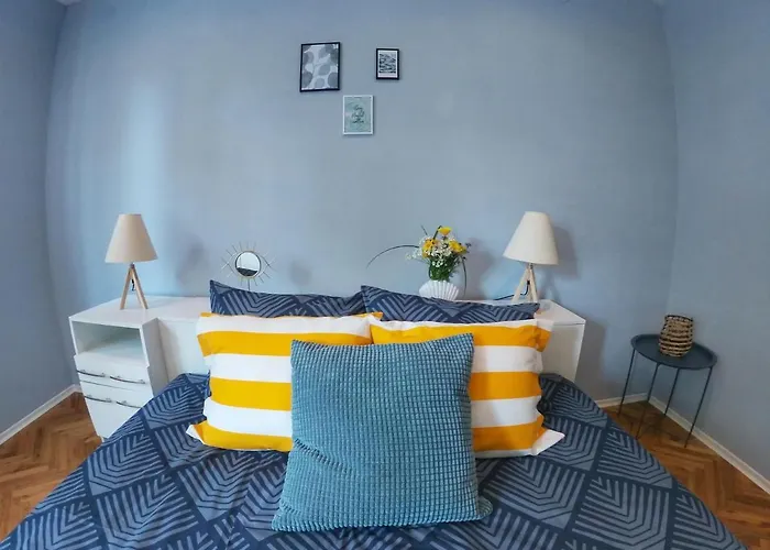 Into The Blue, 4 Guests, 5 Min Away From The Apartment *